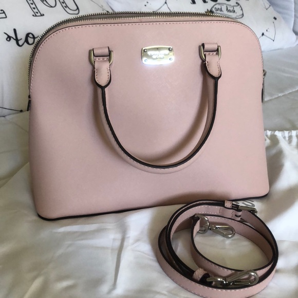 Michael Kors Handbags - Authentic Michael Kors purse for @cocosverobeach